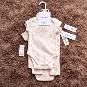 Calvin Klein 3 Piece Set Soft Beige 2 Bodysuits & Pants 3-6 M - New with Tags